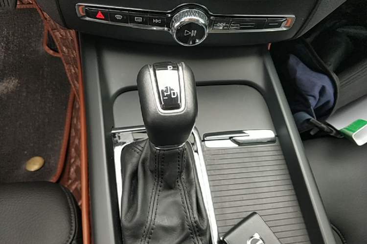 Used Volvo XC60 2020 T5 4x4 Zhiyi Luxury Edition Gear Lever