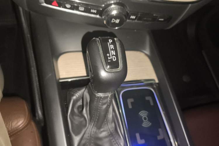 Used Volvo XC60 2020 T5 4x4 Smart Luxury Edition Gear Lever
