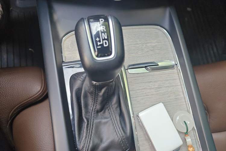 Used Volvo XC60 2020 T5 4x4 Smart Luxury Edition Gear Lever