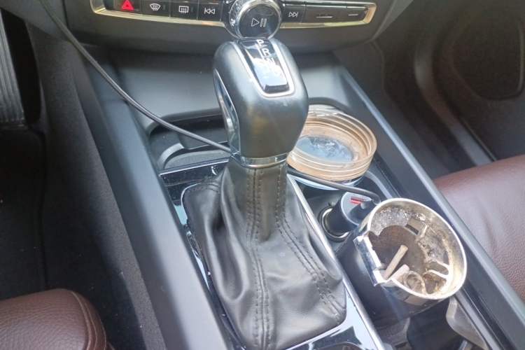 Used Volvo XC60 2020 T5 4x4 Smart Luxury Edition Gear Lever