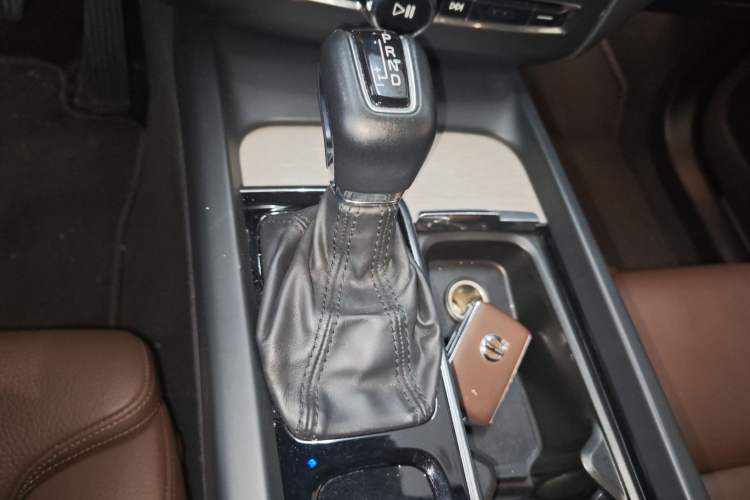 Used Volvo XC60 2020 T5 4x4 Smart Luxury Edition Gear Lever