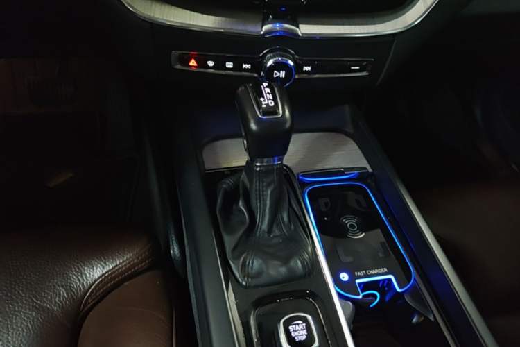 Used Volvo XC60 2020 T5 4x4 Smart Luxury Edition Gear Lever