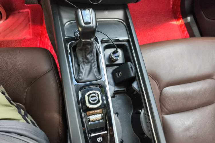 Used Volvo XC60 2020 T5 4x4 Smart Luxury Edition Gear Lever