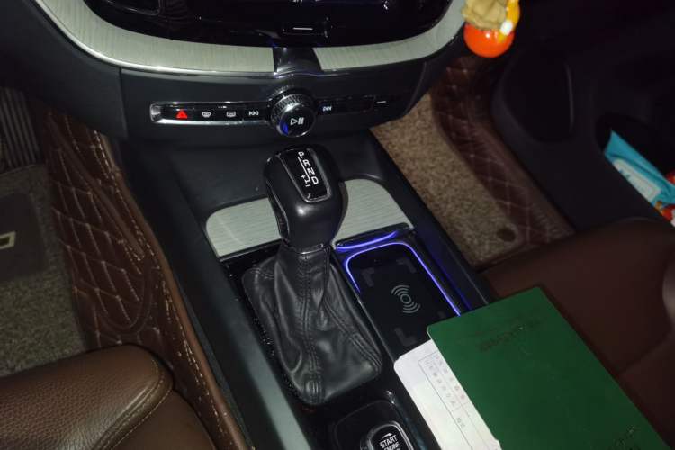 Used Volvo XC60 2020 T5 4x4 Smart Luxury Edition Gear Lever
