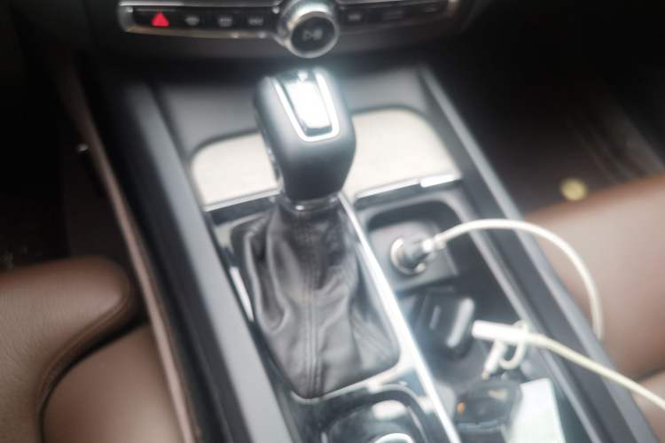 Used Volvo XC60 2020 T5 4x4 Smart Luxury Edition Gear Lever