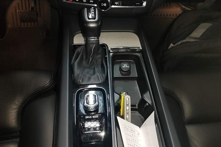 Used Volvo XC60 2020 T5 4x4 Smart Luxury Edition Gear Lever