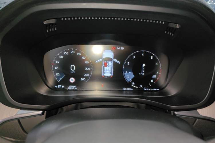 Used Volvo XC60 2020 T5 4x4 Smart Luxury Edition Instrument Cluster