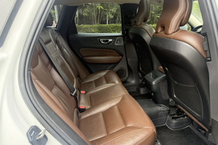 Used Volvo XC60 2020 T5 4x4 Smart Luxury Edition Interior 10