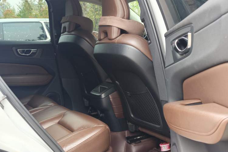 Used Volvo XC60 2020 T5 4x4 Smart Luxury Edition Interior 2