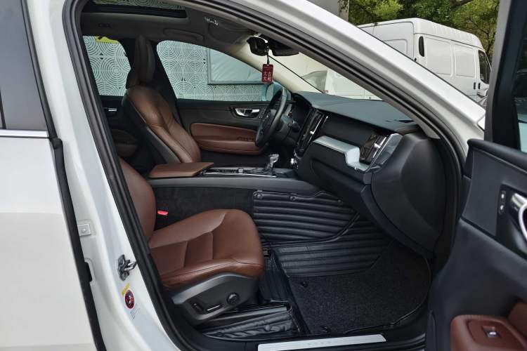 Used Volvo XC60 2020 T5 4x4 Zhiyi Luxury Edition Interior 2