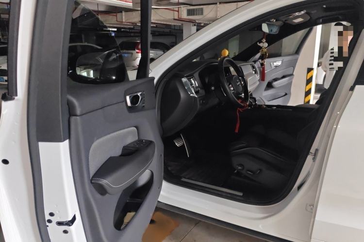 Used Volvo XC60 2020 T5 4x4 Smart & Dynamic Sport Edition Interior 3