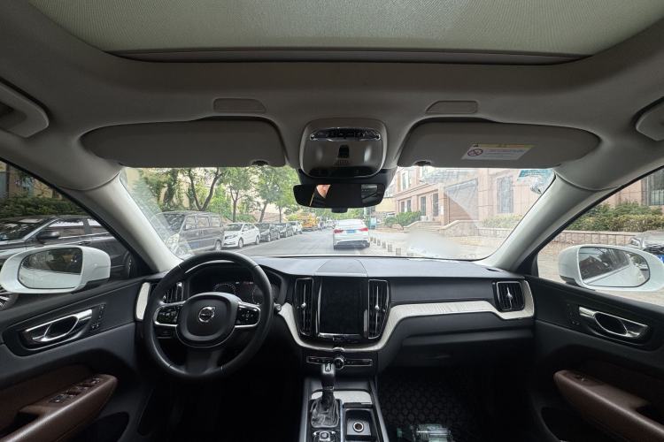 Used Volvo XC60 2020 T5 4x4 Smart Luxury Edition Interior 3