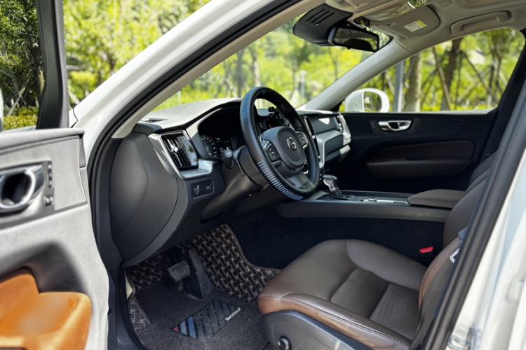 Used Volvo XC60 2020 T5 4x4 Zhiyi Luxury Edition Interior 4