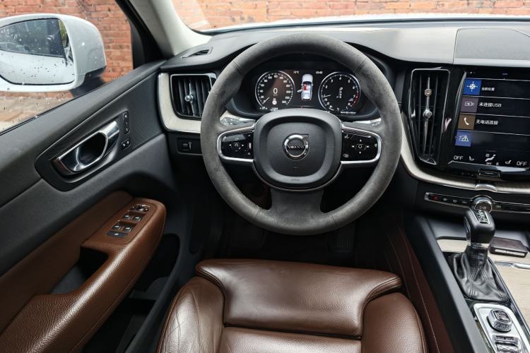 Used Volvo XC60 2020 T5 4x4 Smart Luxury Edition Interior 6