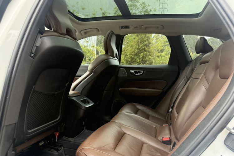 Used Volvo XC60 2020 T5 4x4 Smart Luxury Edition Interior 6