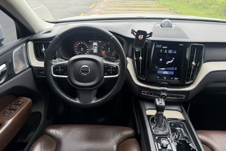 Used Volvo XC60 2020 T5 4x4 Smart Luxury Edition Interior 7