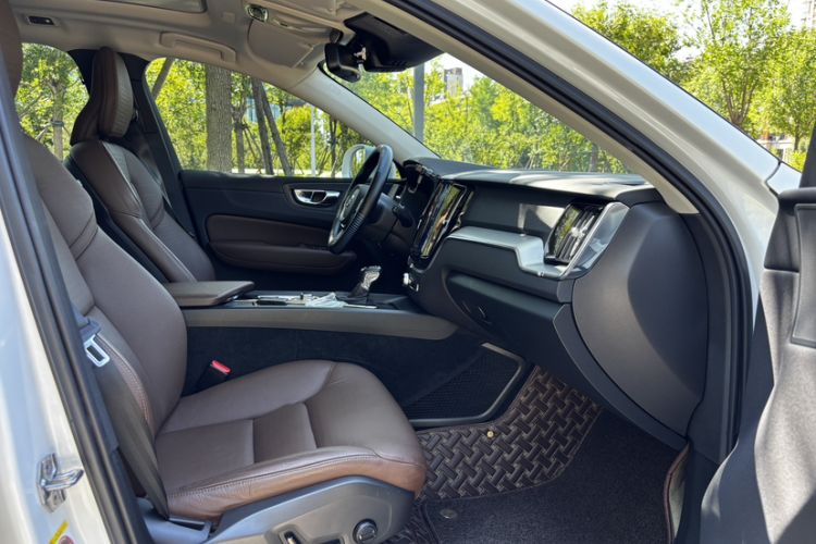 Used Volvo XC60 2020 T5 4x4 Zhiyi Luxury Edition Interior 8