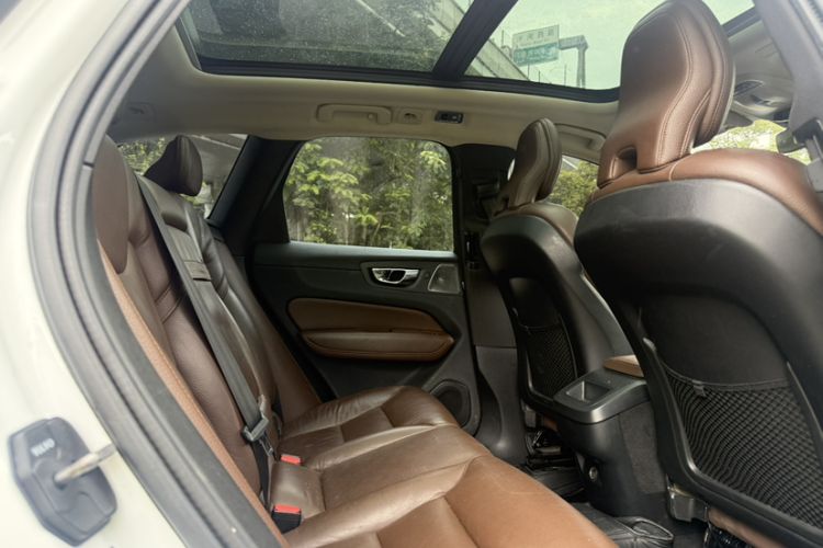 Used Volvo XC60 2020 T5 4x4 Smart Luxury Edition Interior 8