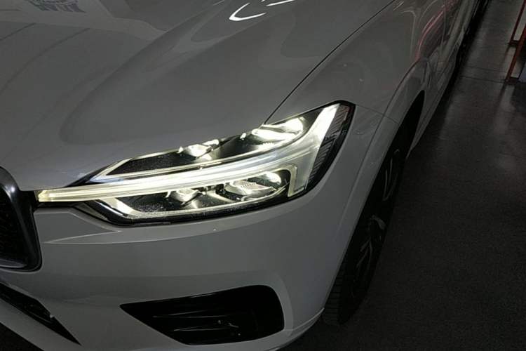 Used Volvo XC60 2020 T5 4x4 Smart & Dynamic Sport Edition Left Front Headlight