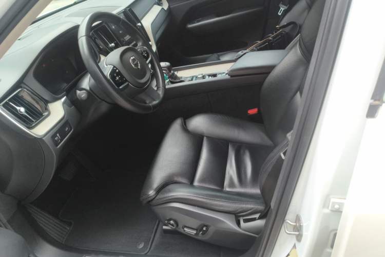 Used Volvo XC60 2020 T5 4x4 Smart Luxury Edition Left Front Seat