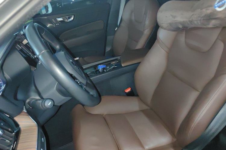 Used Volvo XC60 2020 T5 4x4 Smart Luxury Edition Left Front Seat