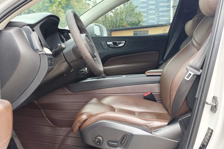 Used Volvo XC60 2020 T5 4x4 Smart Luxury Edition Left Front Seat
