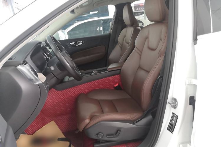 Used Volvo XC60 2020 T5 4x4 Smart Luxury Edition Left Front Seat