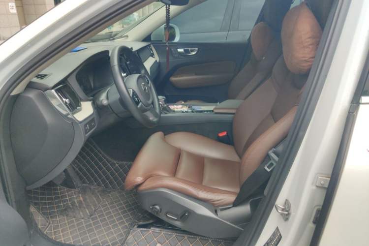 Used Volvo XC60 2020 T5 4x4 Smart Luxury Edition Left Front Seat