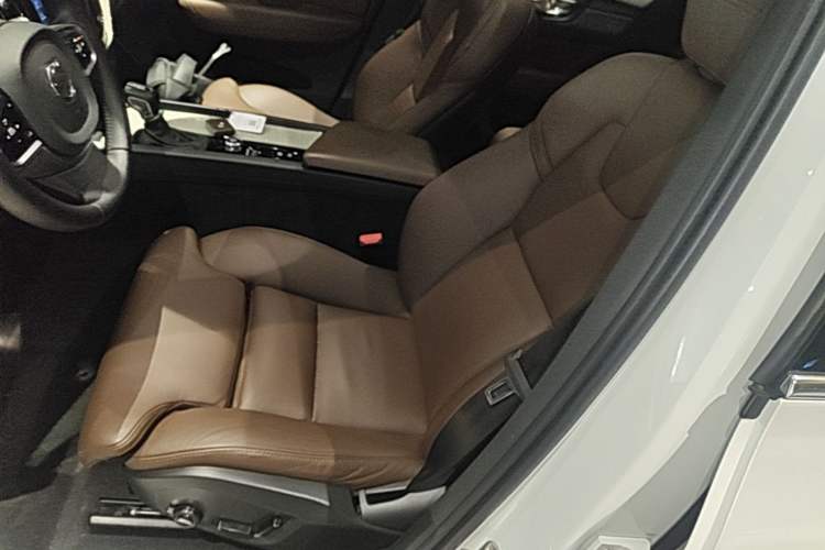 Used Volvo XC60 2020 T5 4x4 Smart Luxury Edition Left Front Seat