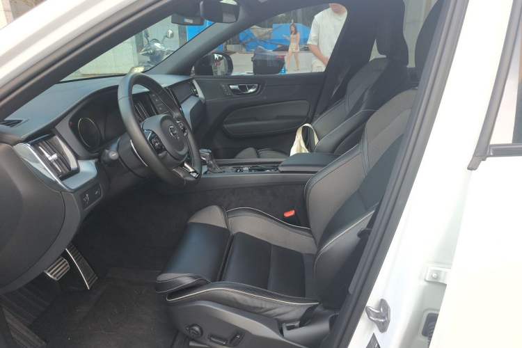 Used Volvo XC60 2020 T5 4x4 Smart & Dynamic Sport Edition Left Front Seat