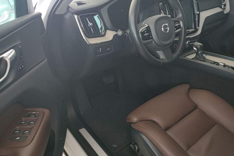 Used Volvo XC60 2020 T5 4x4 Smart Luxury Edition Left Front Seat