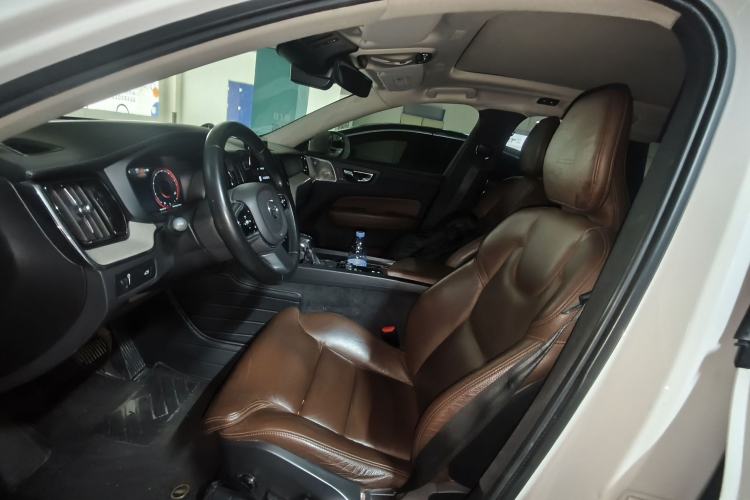 Used Volvo XC60 2020 T5 4x4 Smart Luxury Edition Left Front Seat
