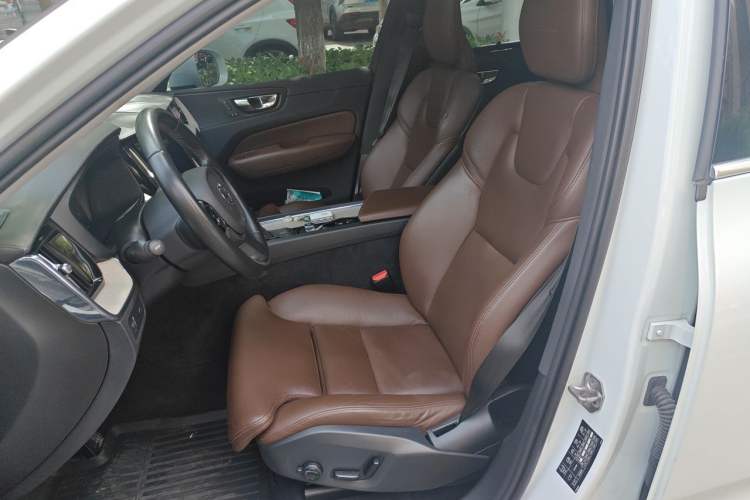 Used Volvo XC60 2020 T5 4x4 Smart Luxury Edition Left Front Seat