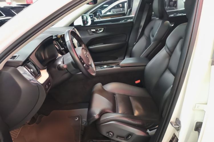 Used Volvo XC60 2020 T5 4x4 Smart Luxury Edition Left Front Seat