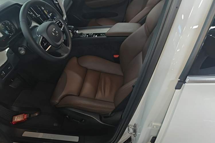 Used Volvo XC60 2020 T5 4x4 Smart Luxury Edition Left Front Seat
