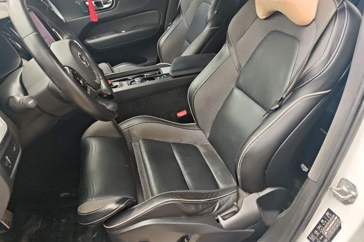 Used Volvo XC60 2020 T5 4x4 Smart & Dynamic Sport Edition Left Front Seat