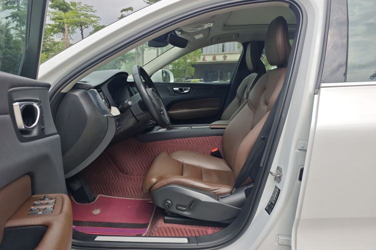 Used Volvo XC60 2020 T5 4x4 Smart Luxury Edition Left Front Seat