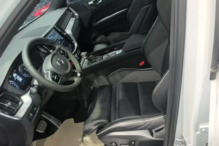 Used Volvo XC60 2020 T5 4x4 Smart & Dynamic Sport Edition Left Front Seat