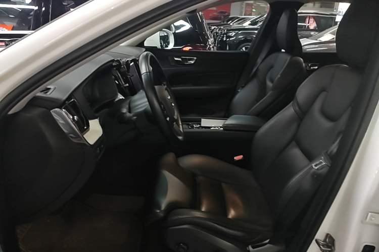 Used Volvo XC60 2020 T5 4x4 Smart Luxury Edition Left Front Seat