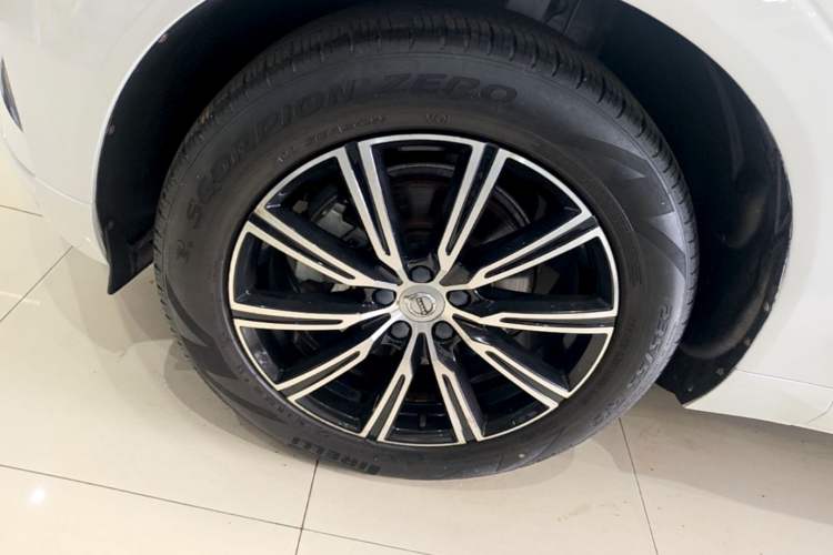 Used Volvo XC60 2020 T5 4x4 Smart Luxury Edition Left Front Wheel Hub