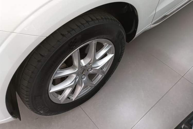 Used Volvo XC60 2020 T5 4x4 Zhiyi Luxury Edition Left Front Wheel Hub