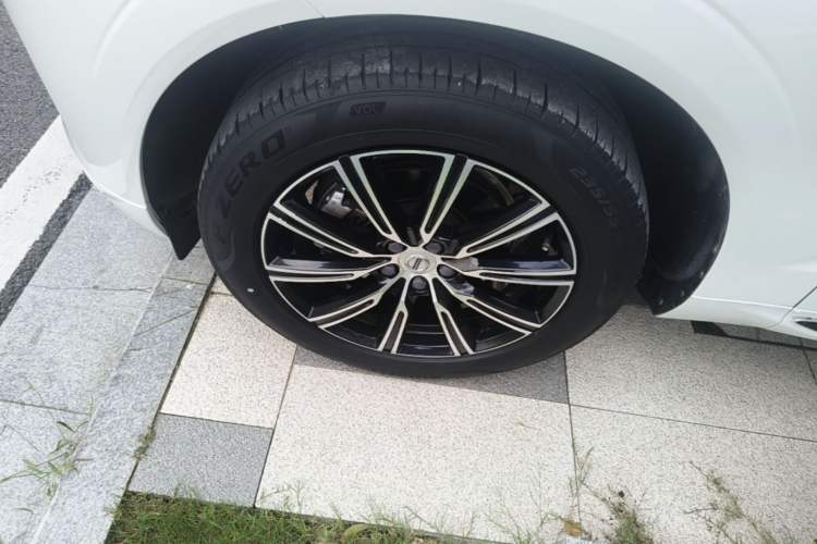 Used Volvo XC60 2020 T5 4x4 Smart Luxury Edition Left Front Wheel Hub