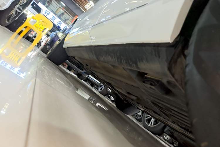 Used Volvo XC60 2020 T5 4x4 Smart Luxury Edition Left Side Sill