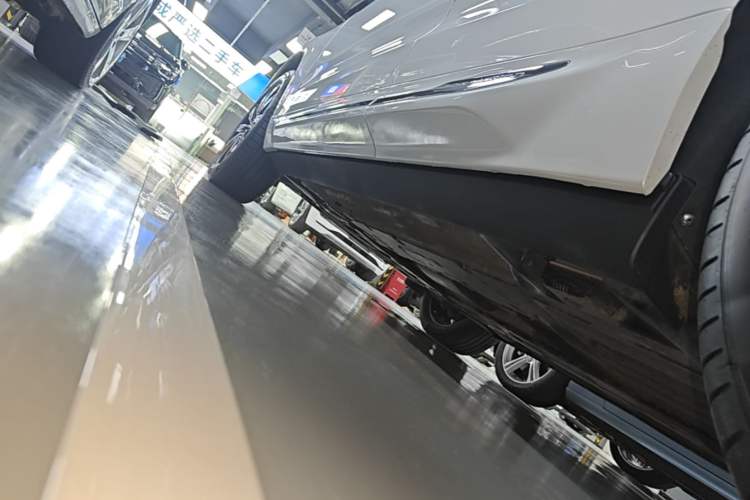 Used Volvo XC60 2020 T5 4x4 Smart Luxury Edition Left Side Sill