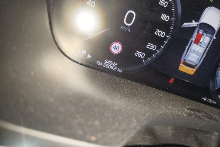 Used Volvo XC60 2020 T5 4x4 Smart Luxury Edition Odometer Close Up