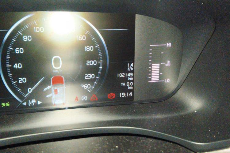 Used Volvo XC60 2020 T5 4x4 Zhiyi Luxury Edition Odometer Close Up