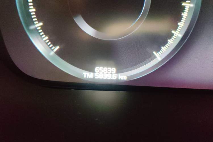 Used Volvo XC60 2020 T5 4x4 Smart Luxury Edition Odometer Close Up