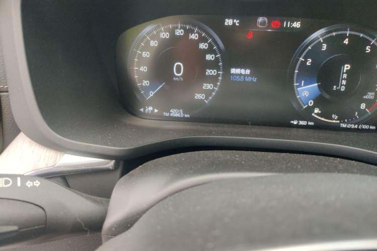 Used Volvo XC60 2020 T5 4x4 Smart Luxury Edition Odometer Close Up