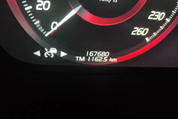 Used Volvo XC60 2020 T5 4x4 Smart Luxury Edition Odometer Close Up