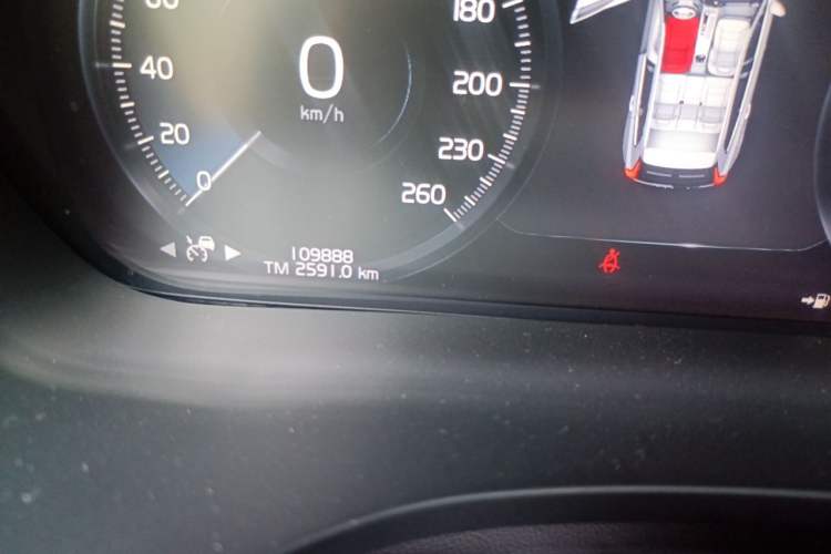 Used Volvo XC60 2020 T5 4x4 Smart Luxury Edition Odometer Close Up